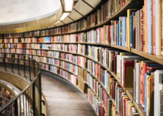 Une bibliothèque à Stockholm, en Suède.