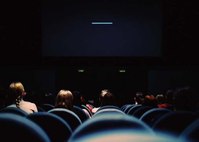 Des spectateurs dans une salle de cinéma à Poznan, en Pologne.