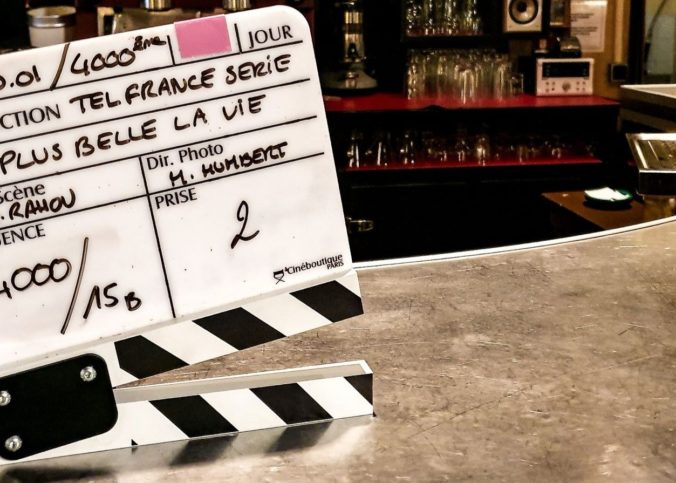 « Plus belle la vie » va momentanément être retirée de l'antenne de France 3 en attendant le retour d'épisodes inédits, dont les tournages ont repris à Marseille le 26 mai.